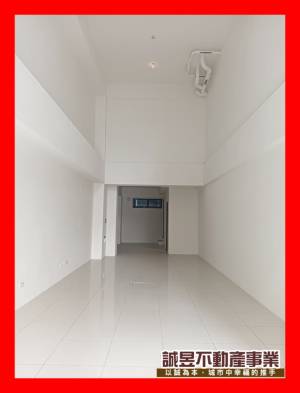 誠昱/東區挑高大坪數店面